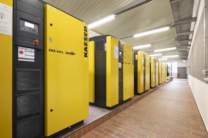 Energibesparande drift med EBS-skruvblåsmaskiner från KAESER.