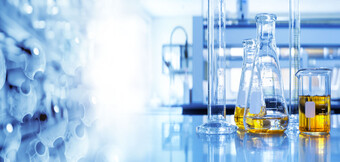 Tryckluftskompressorer även i laboratoriemiljö – säker och oljefri tryckluftsförsörjning från KAESER KOMPRESSORER för högsta renhetskrav inom hela den kemiska industrin.